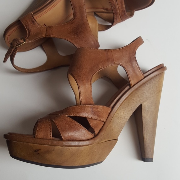 luxury rebel Shoes - NWOT Luxury Rebel Brown Nadia Platforms